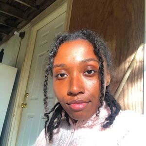 Meet your Posher, Dominique